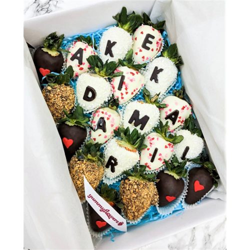 20pcs Black & White with Peanuts & Coconut Shavings Chocolate Strawberries Gift Box (Custom Wording)